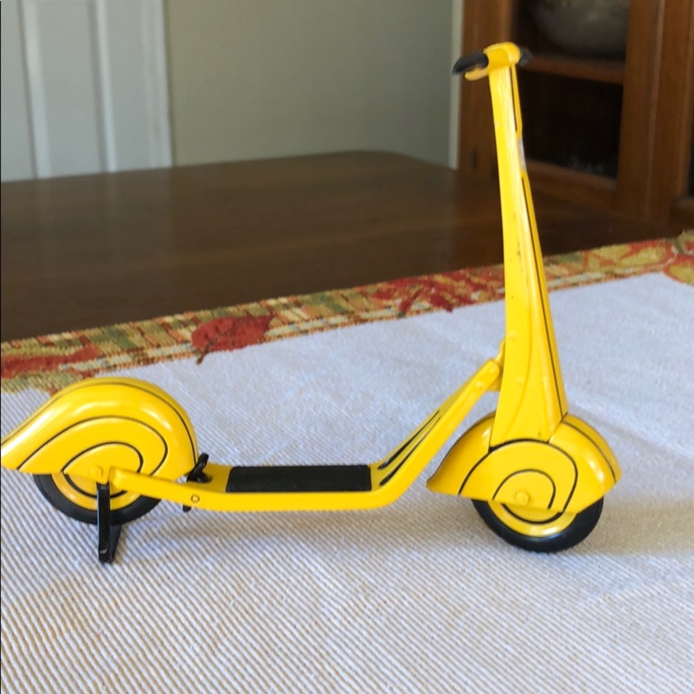 Hallmark Kiddie Classics 1937 Streamline Scooter.